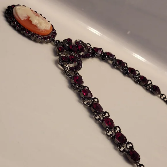 Cameo Pendant With Deep Blood Red Crystals Gunmetal-tone Choker Necklace PoFJ - Picture 3 of 16